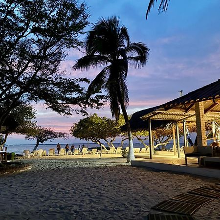 Hotel Carey Beach Isla Barú Екстериор снимка