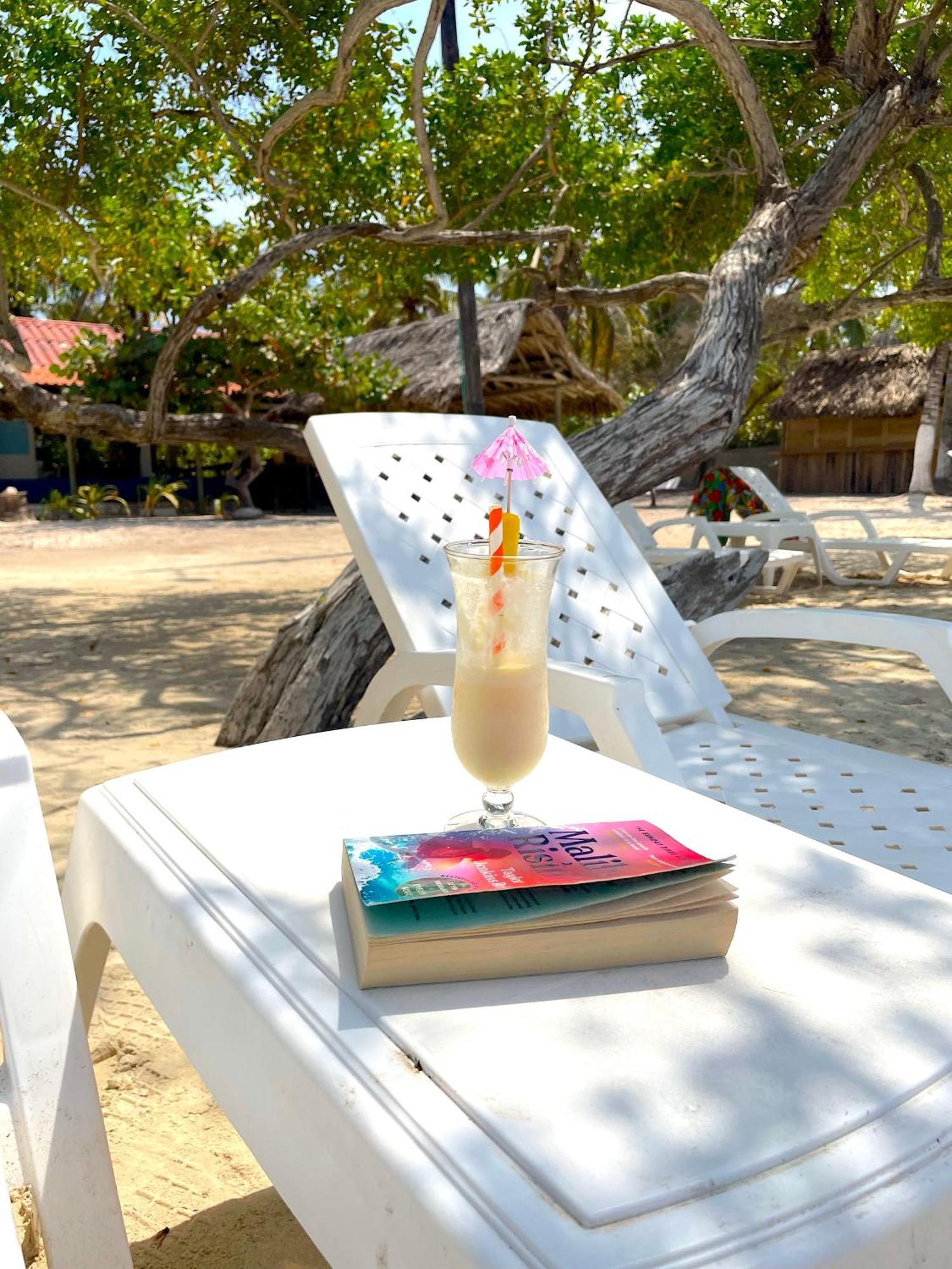 Hotel Carey Beach Isla Barú Екстериор снимка